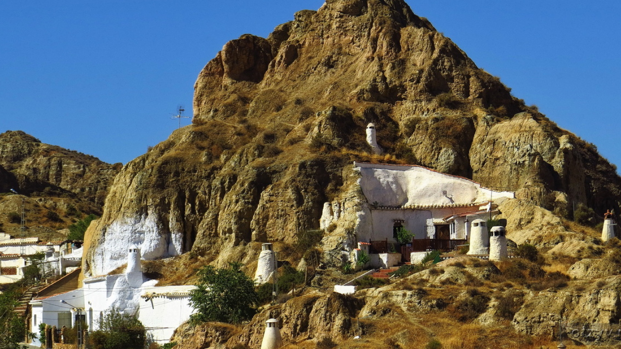 Mağaralar, kiliseler ve şelalaler: Turistlerin gözdesi 12 yeraltı harikası 4