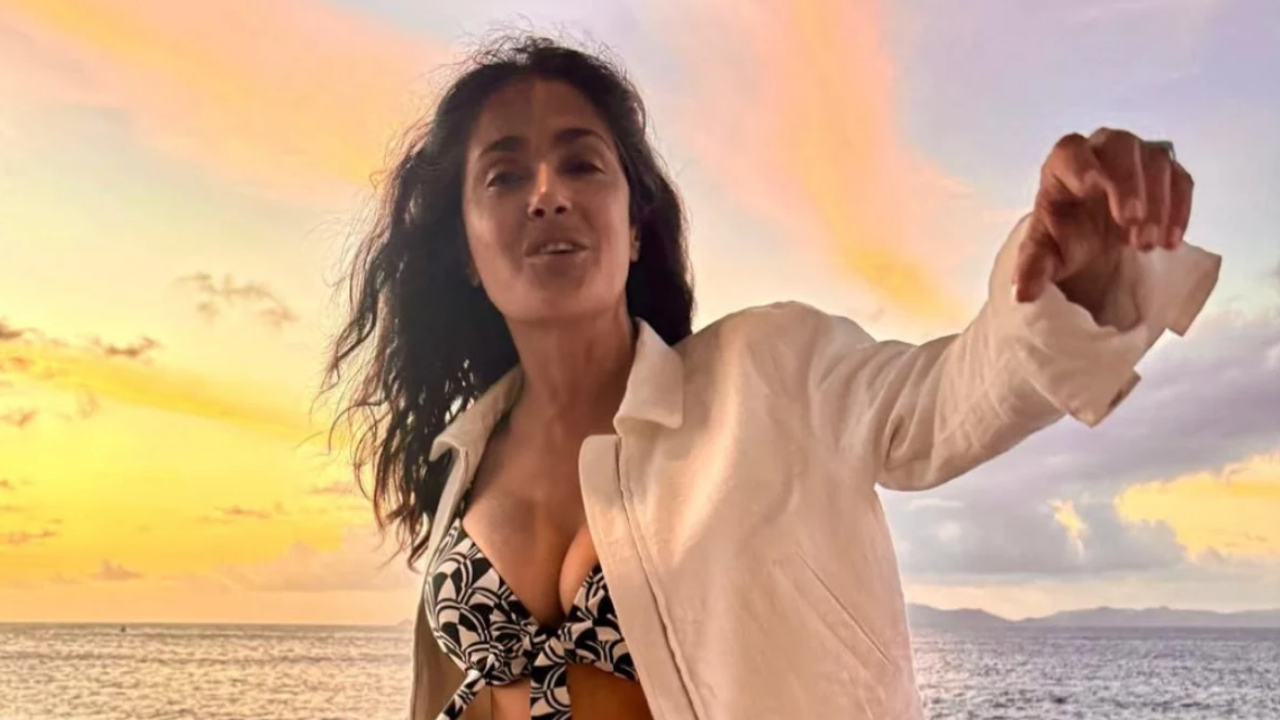 58 Yaşında Nasıl Böyle Görünüyor Salma Hayek’ten Yürek Hoplatan Bikini Pozları