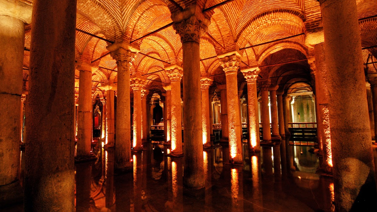 Mağaralar, kiliseler ve şelalaler: Turistlerin gözdesi 12 yeraltı harikası 9