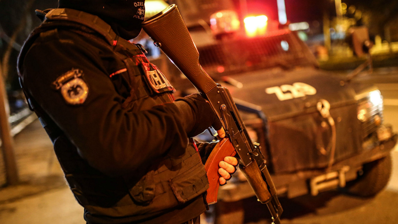 Ak Parti Genel Merkezi Önünde Kan Donduran Olay Özel Harekat Polisi Yaşamına Son Verdi (1)