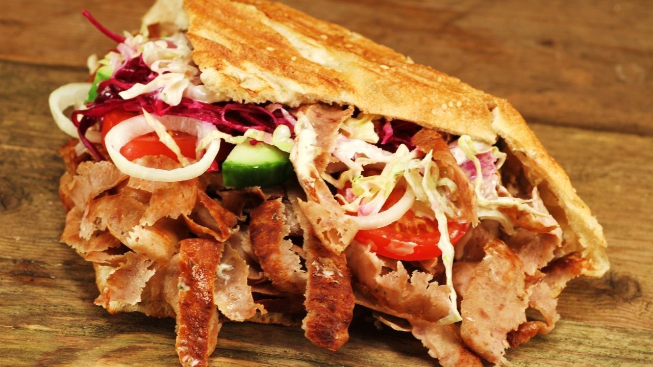 Almanya'da Döner Krizi Öğrenciler Ile Kasaba Halkı Karşı Karşıya! (3)