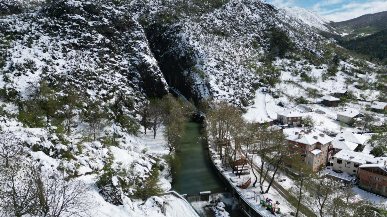 Aşk Acısını Unutturan Şelale Karla Kaplandı Ulukaya Kanyonu’nda Kartpostallık Manzaralar (2)