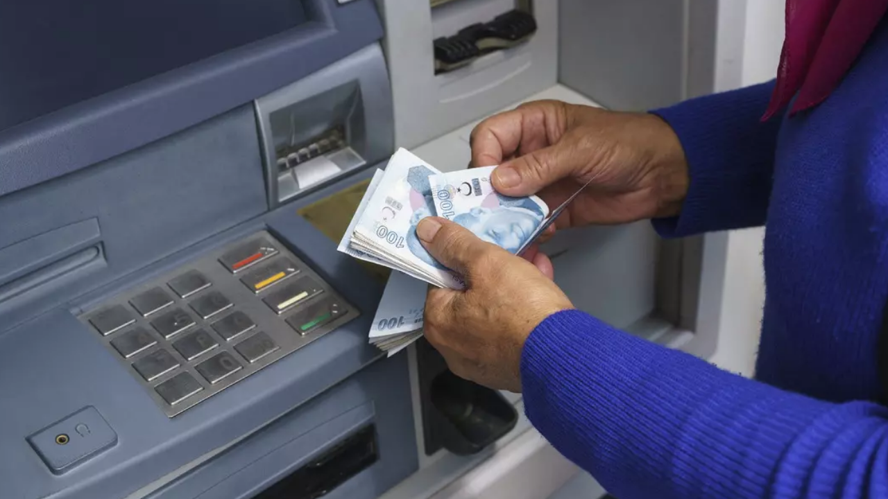 Bankalardan Bayram Öncesi Sürpriz Hamle Atm’lerde Para Çekme Limiti Değişti