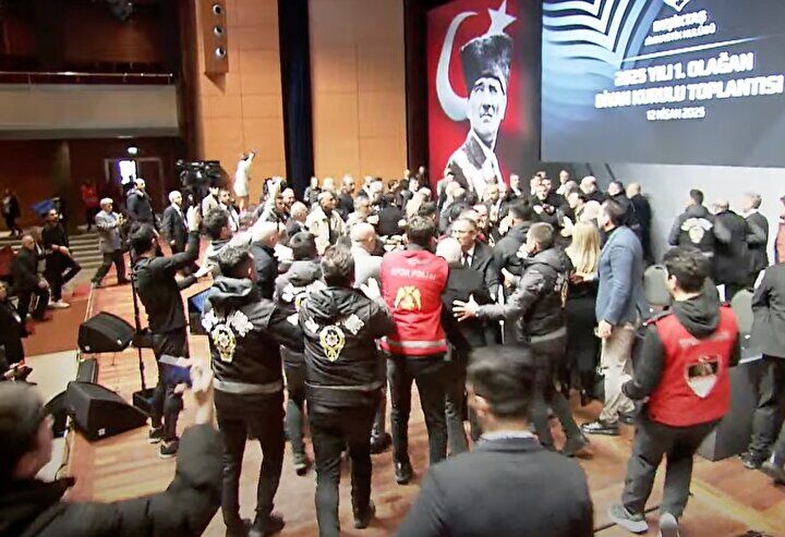 Beşiktaş Divan Kurulu’nda Kavga Hasan Arata Yumruk Atıldı (1)
