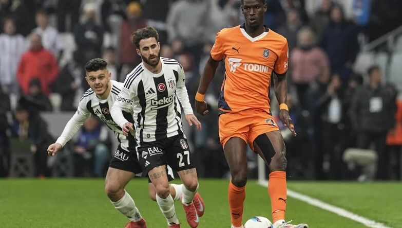 Bugün Kartalın Kanadını Kırdılar Başakşehir 2, Beşiktaş (1)