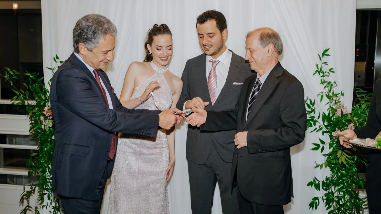 Ezgi Şenler’den Sürpriz Nişan Çocukluk Aşkına ‘’Evet’’ Dedi