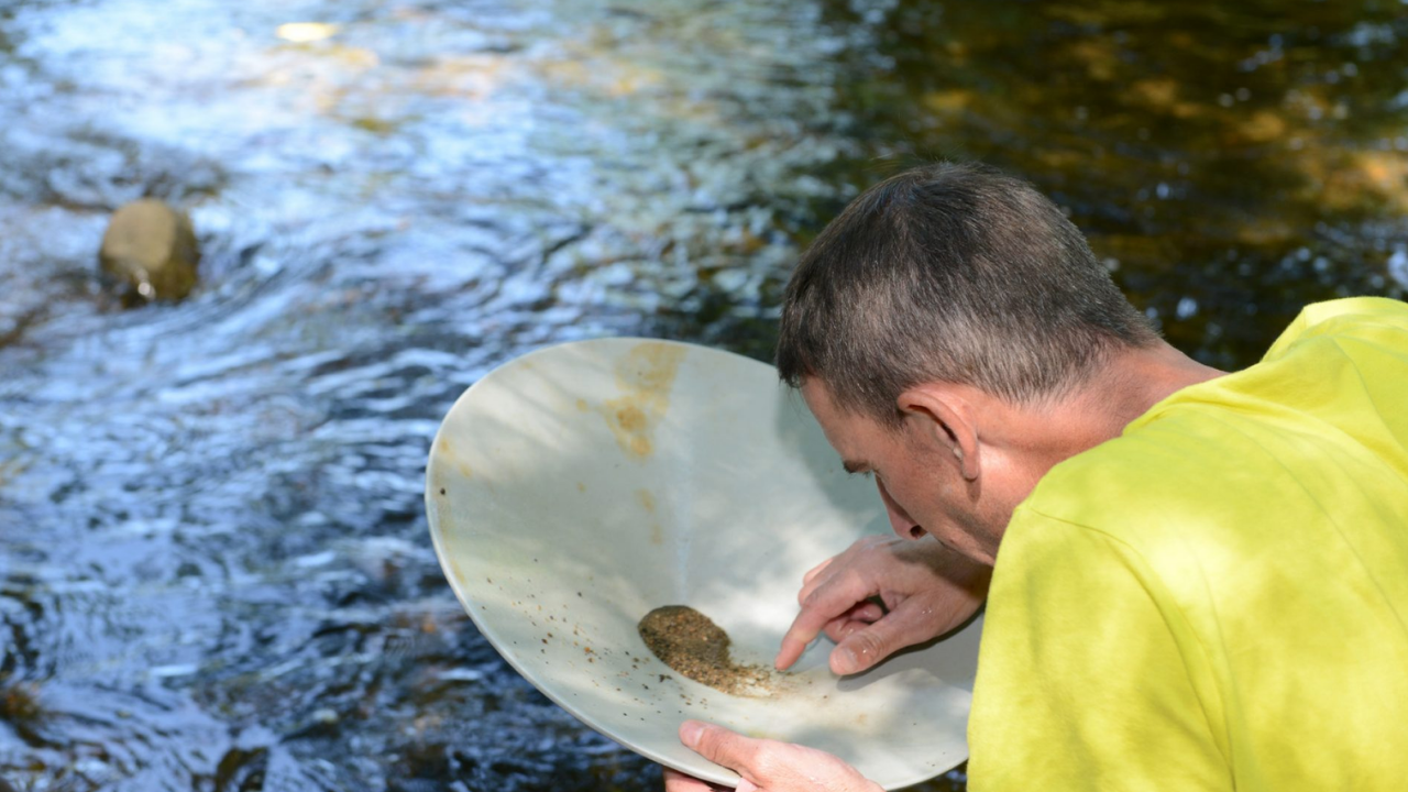 Fransa’da Çiftçiye Büyük Sürpriz Tarlasında 4 Milyar Euroluk Altın Bulundu (1)