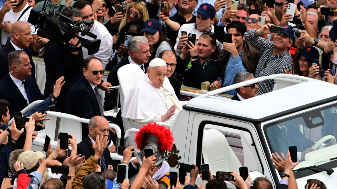 Haberi Vatikan Duyurdu Papa Francis 88 Yaşında Hayatını Kaybetti (1)