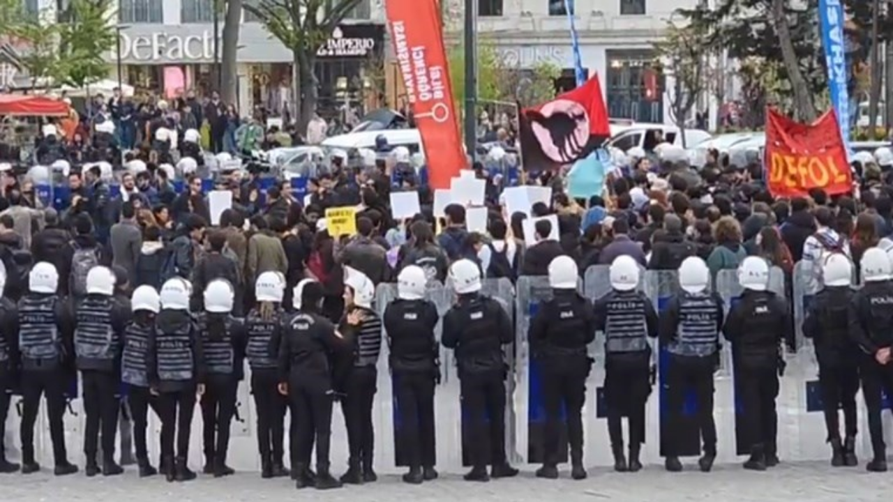 İstanbul’da Öğrencilere Polis Ablukası Beyazıt'tan Saraçhane’ye Yürümek Yasaklandı 2
