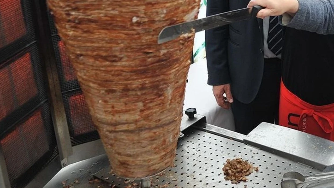 Körfez’de Tavuk Döner Skandalı Bozuk Et Yüzünden Yüzlerce Kişi Hastanelik Oldu (1)