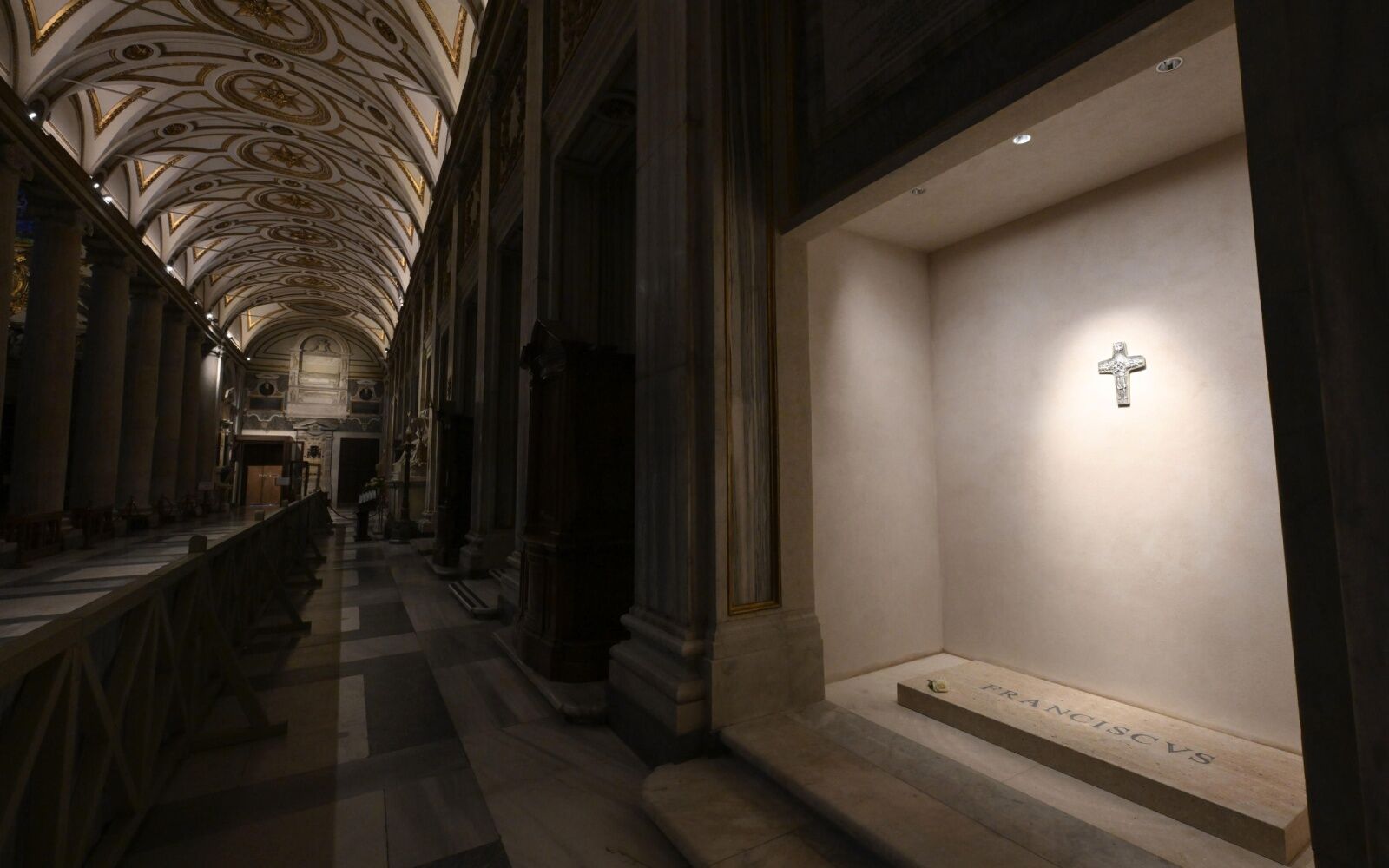 Papa Francis’in Cenazesinden Tarihe Geçen Fotoğraflar! 11