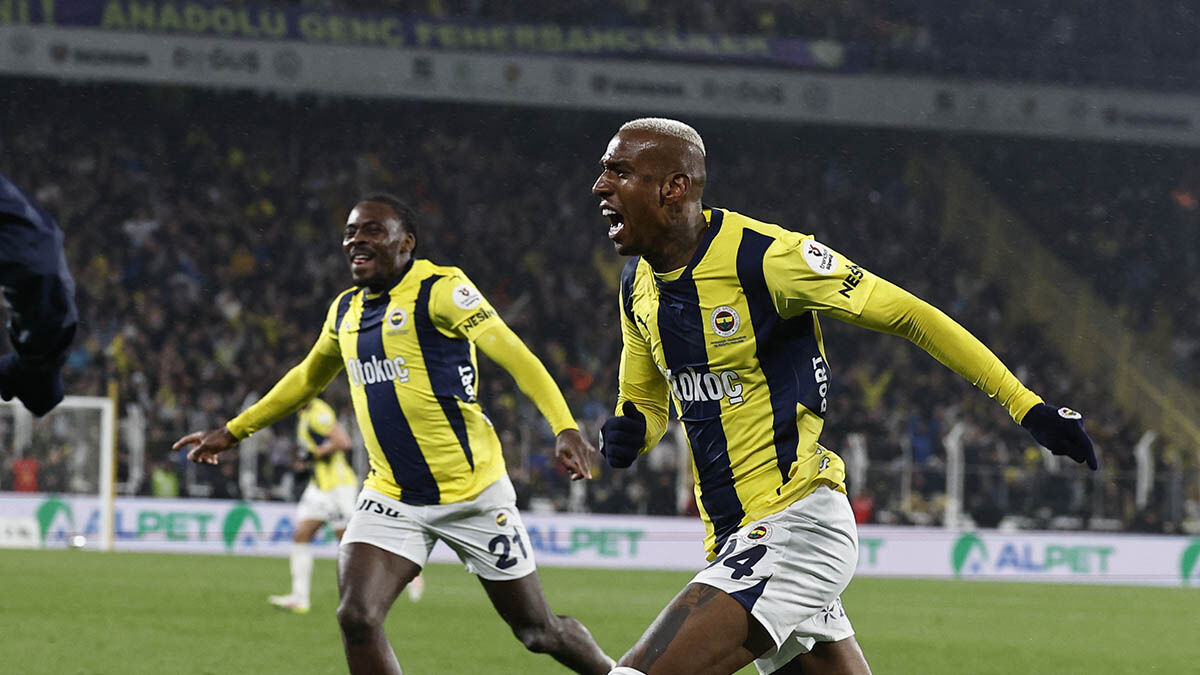 Şampiyonluk Ateşi Sönmüyor Fenerbahçe 3 Sivasspor 1 (2)