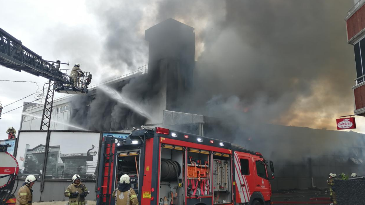 Sancaktepe’de Iş Yeri Alevlere Teslim 58 Araç Müdahale Ediyor (2)