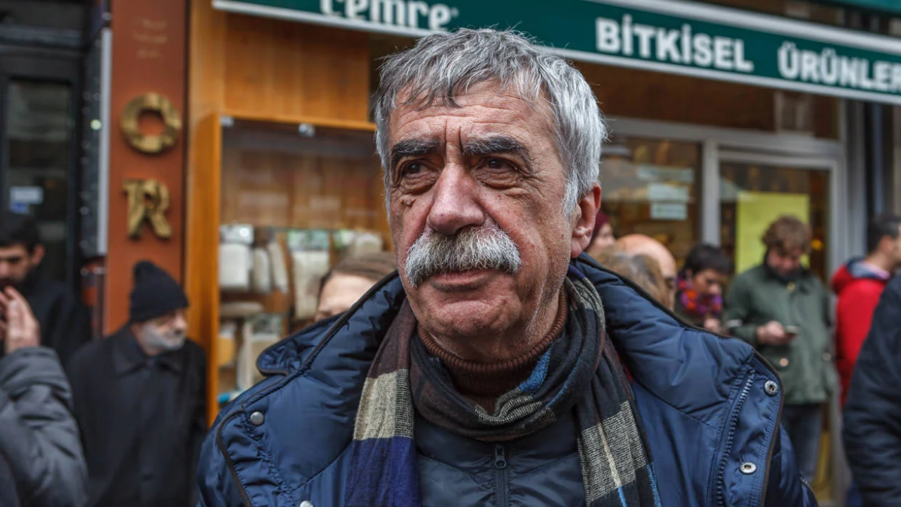 Sigarasını Yaktı ‘’No Panik’’ Dedi Sarp Kuray’ın Soğukkanlılığı Sosyal Medyada Gündem Oldu (1)