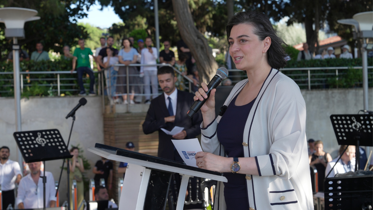 Sinem Dedetaş’a ‘Twerk’ Imasında Bulunmuştu Üsküdar Belediyesi’nden Fuat Uğur’a Dava (1)