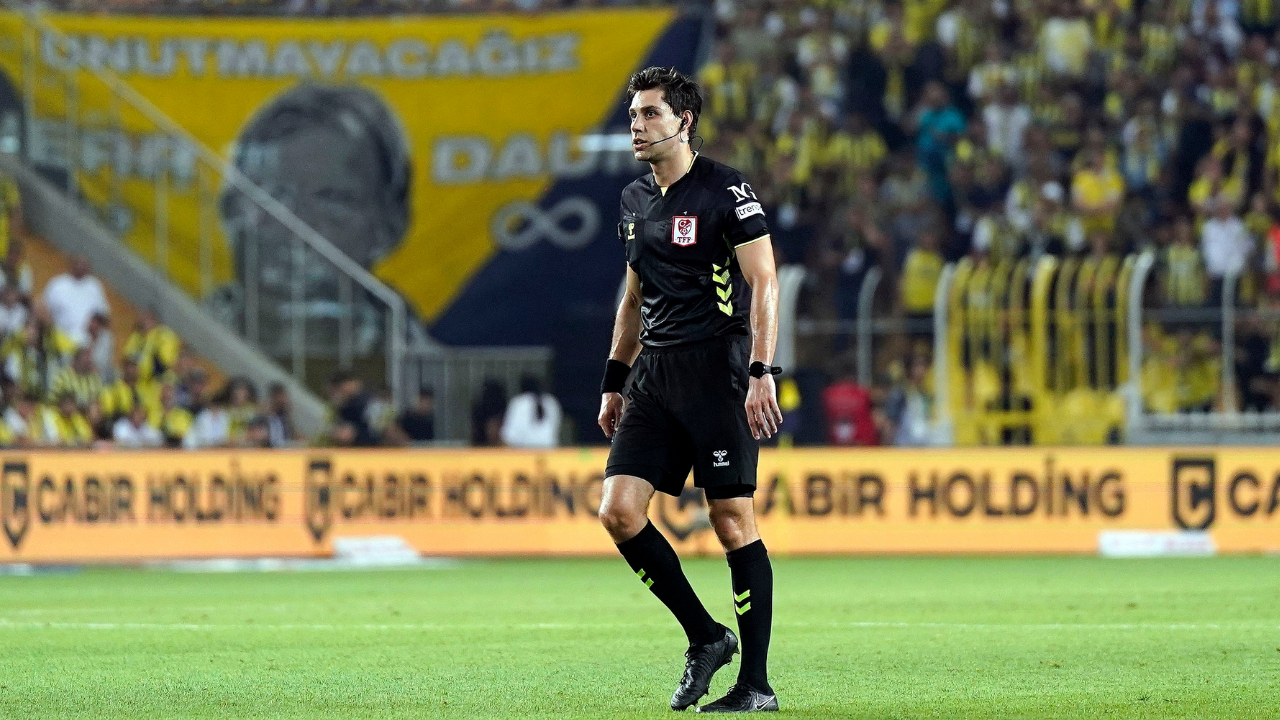 Süper Lig 30. Hafta Hakemleri Açıklandı Derbide Mehmet Türkmen Görev Yapacak