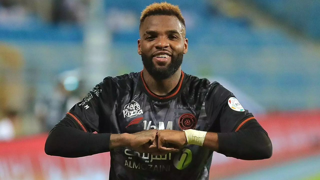Süper Lig’in Eski Gol Kralı Aaron Boupendza, Çin’de 11. Kattan Düşerek Hayatını Kaybetti (1)