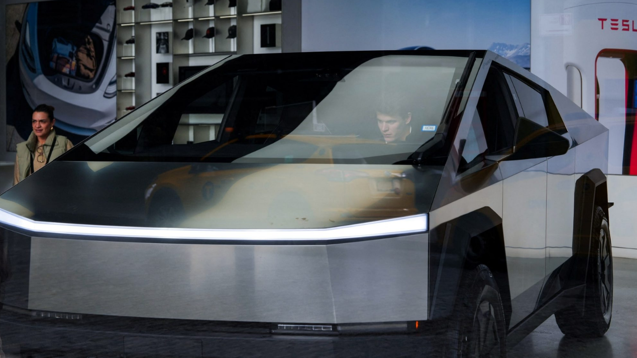 Tesla, En Ucuz Cybertruck Modelini Tanıttı (1)