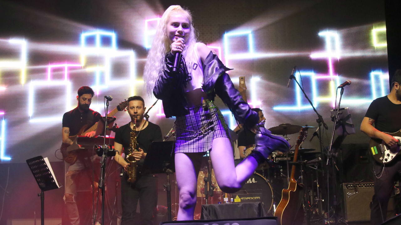 Kurban Bayramı’nda konserden milyonları vuran ünlüler! İşte bayram sahnesine çıkacak o isimler ve ücretleri 13