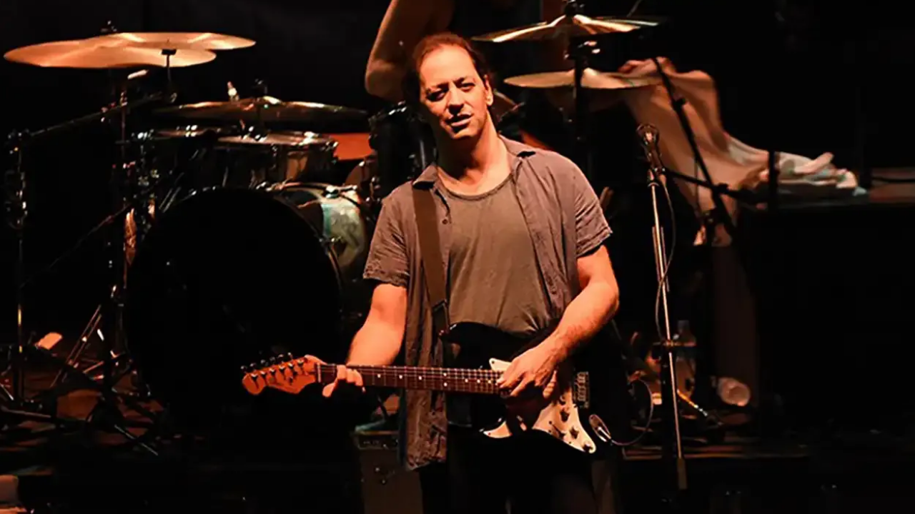 Duman’dan İzmir’de Unutulmaz 19 Mayıs Konseri Kaan Tangöze’den Ihraç Edilen Teğmenlere Destek