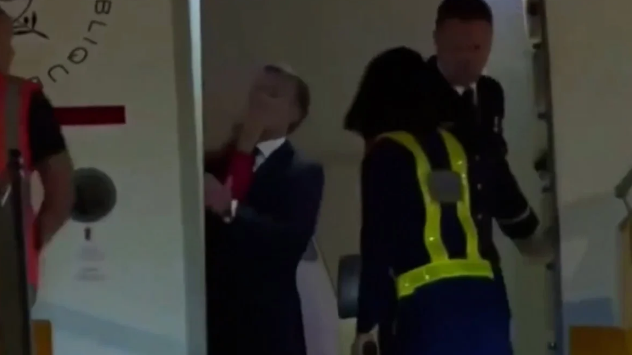 Fransa Cumhurbaşkanı Emmanuel Macron, Eşinden Tokat Yedi