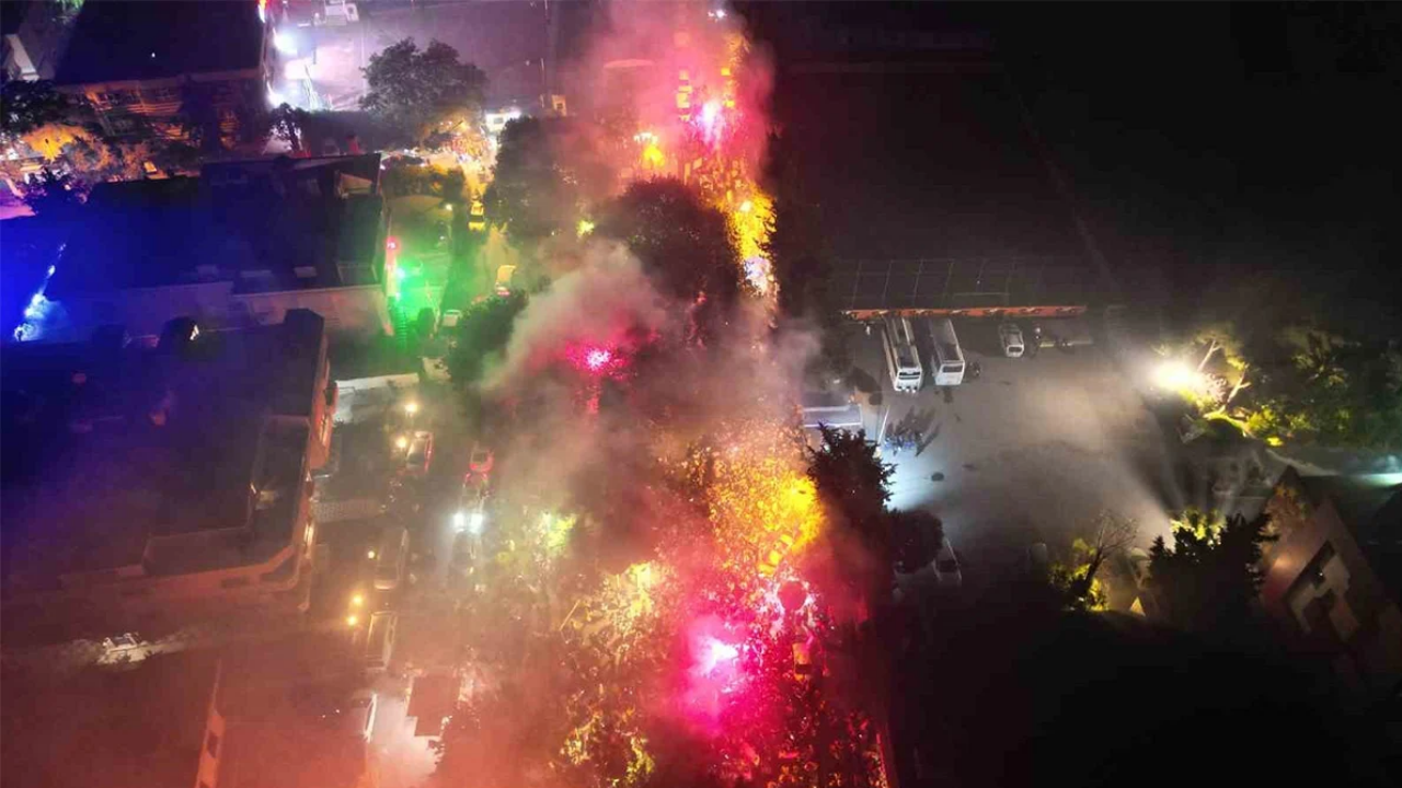 Galatasaray'ın Şampiyonluk Kutlamalarında Dikkat Çeken Anlar 1