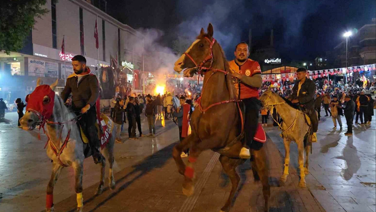 Galatasaray'ın Şampiyonluk Kutlamalarında Dikkat Çeken Anlar 8