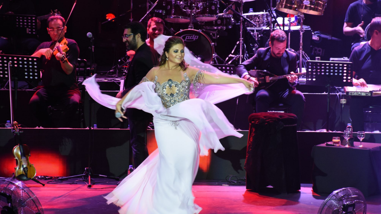 Kurban Bayramı’nda konserden milyonları vuran ünlüler! İşte bayram sahnesine çıkacak o isimler ve ücretleri 6