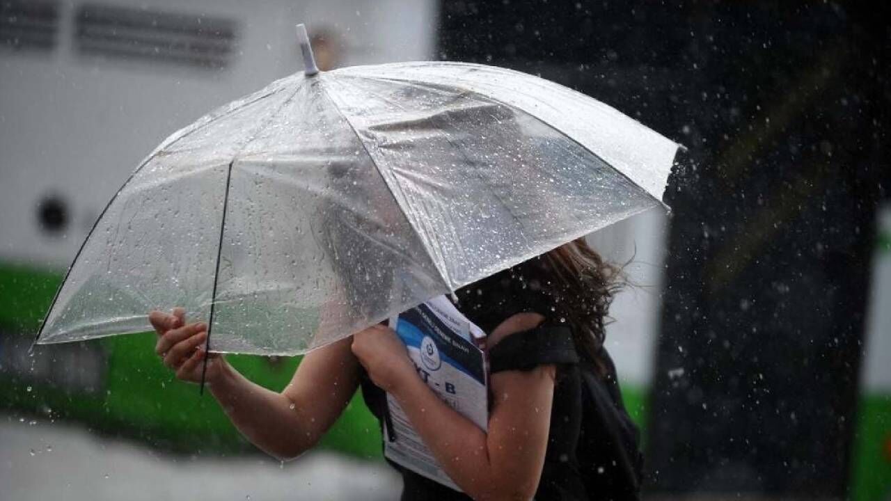 Türkiye Genelinde Sağanak Yağış Ve Fırtına Uyarısı İstanbul, Ankara Ve İzmir Için Alarm