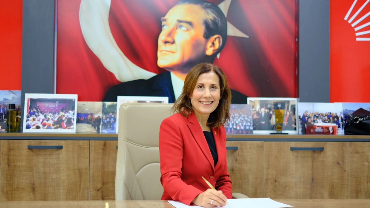 Adana İli Seyhan İlçe Belediye Başkanı Oya Teki̇n;