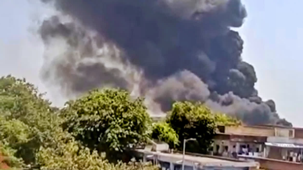 Hindistan’da 242 Kişiyi Taşıyan Uçak Yere Çakıldı Ülkede Kırmızı Alarm Verildi (1)