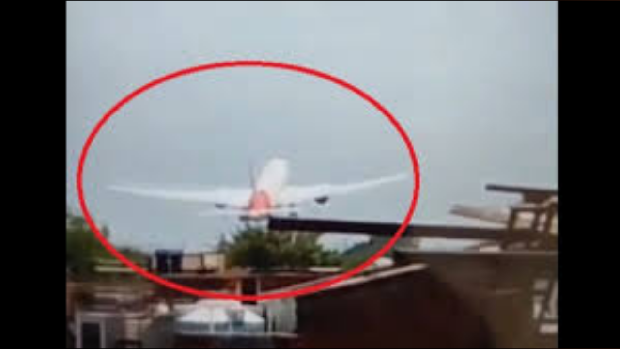 Hindistan’da 242 Kişiyi Taşıyan Uçak Yere Çakıldı Ülkede Kırmızı Alarm Verildi