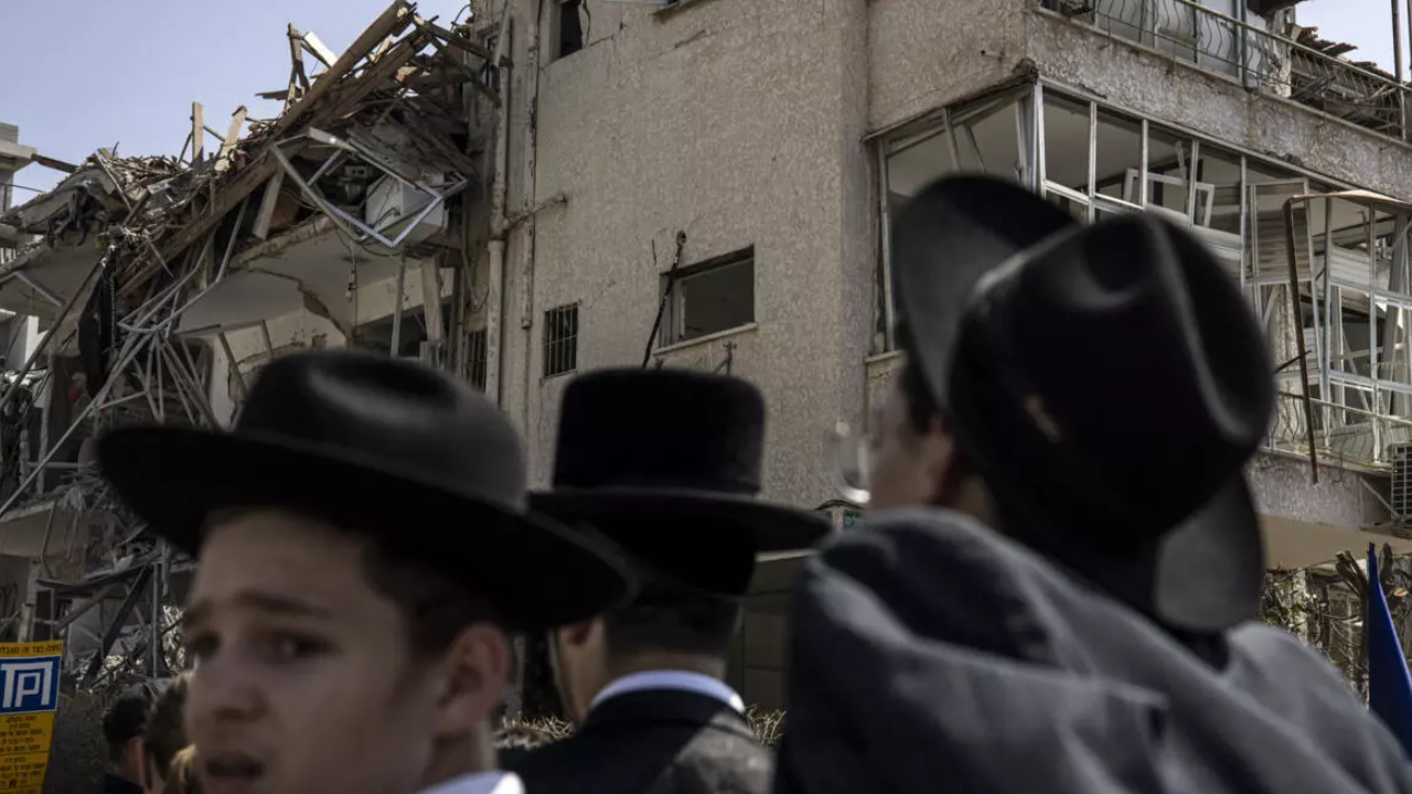 İran’dan İsrail’e Hipersonik Füze Saldırısı: Yıkım An Be An Görüntülendi 9