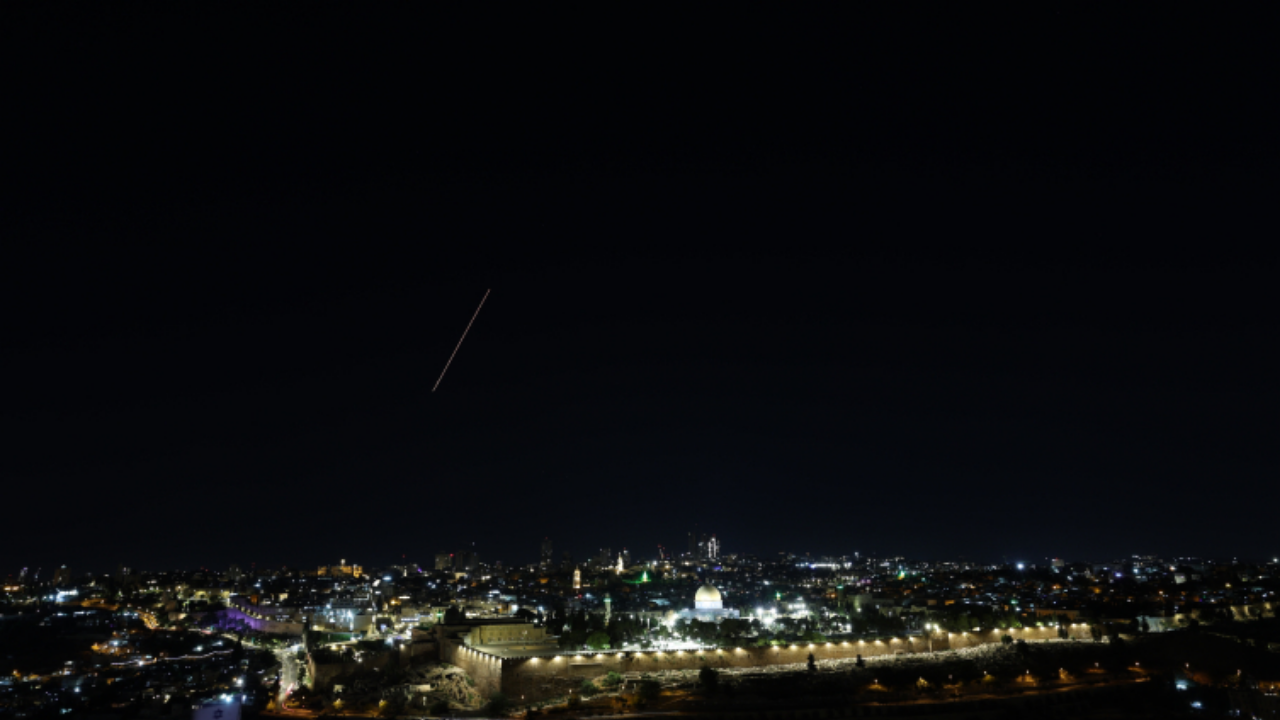 İran’dan İsrail’e Hipersonik Füze Saldırısı: Yıkım An Be An Görüntülendi 1