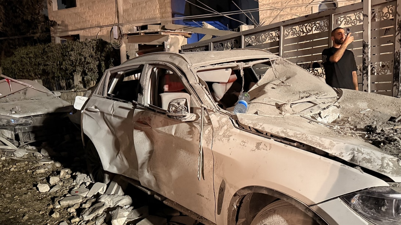 İran’dan İsrail’e Hipersonik Füze Saldırısı: Yıkım An Be An Görüntülendi 4