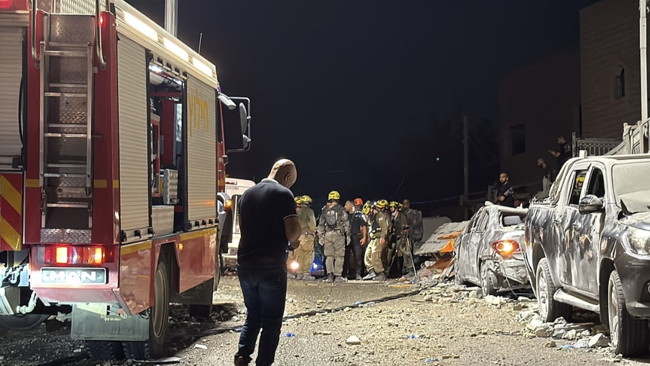 İran’dan İsrail’e Hipersonik Füze Saldırısı: Yıkım An Be An Görüntülendi 6