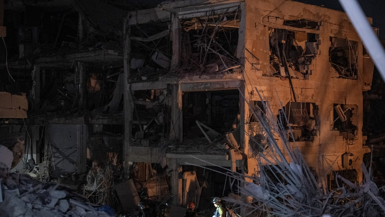 İran’dan İsrail’e Hipersonik Füze Saldırısı: Yıkım An Be An Görüntülendi 8