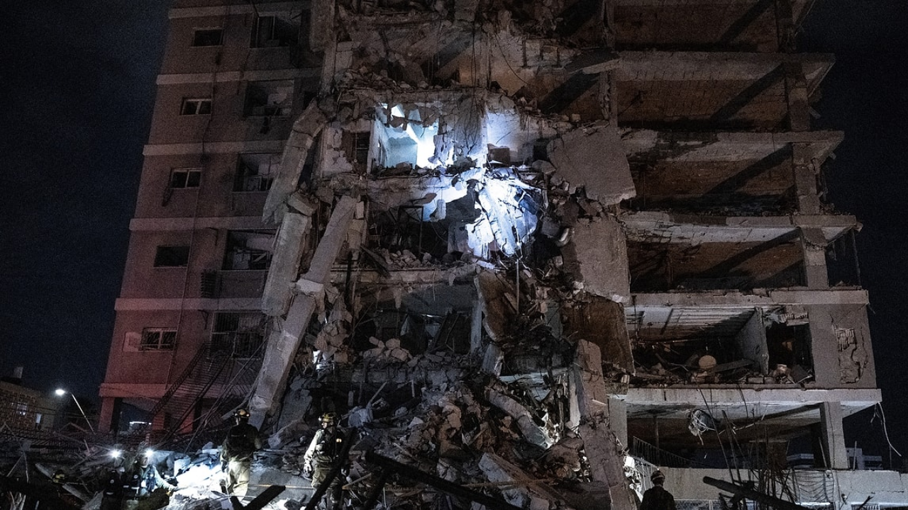 İran’dan İsrail’e Hipersonik Füze Saldırısı: Yıkım An Be An Görüntülendi 7