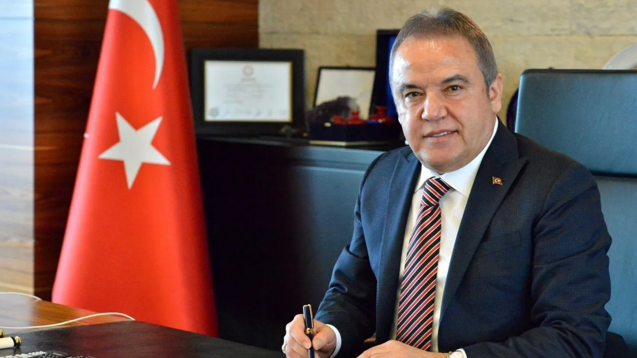 Antalya Büyükşehir Belediye Başkanı Muhittin Böcek Hastaneye Kaldırıldı (1)