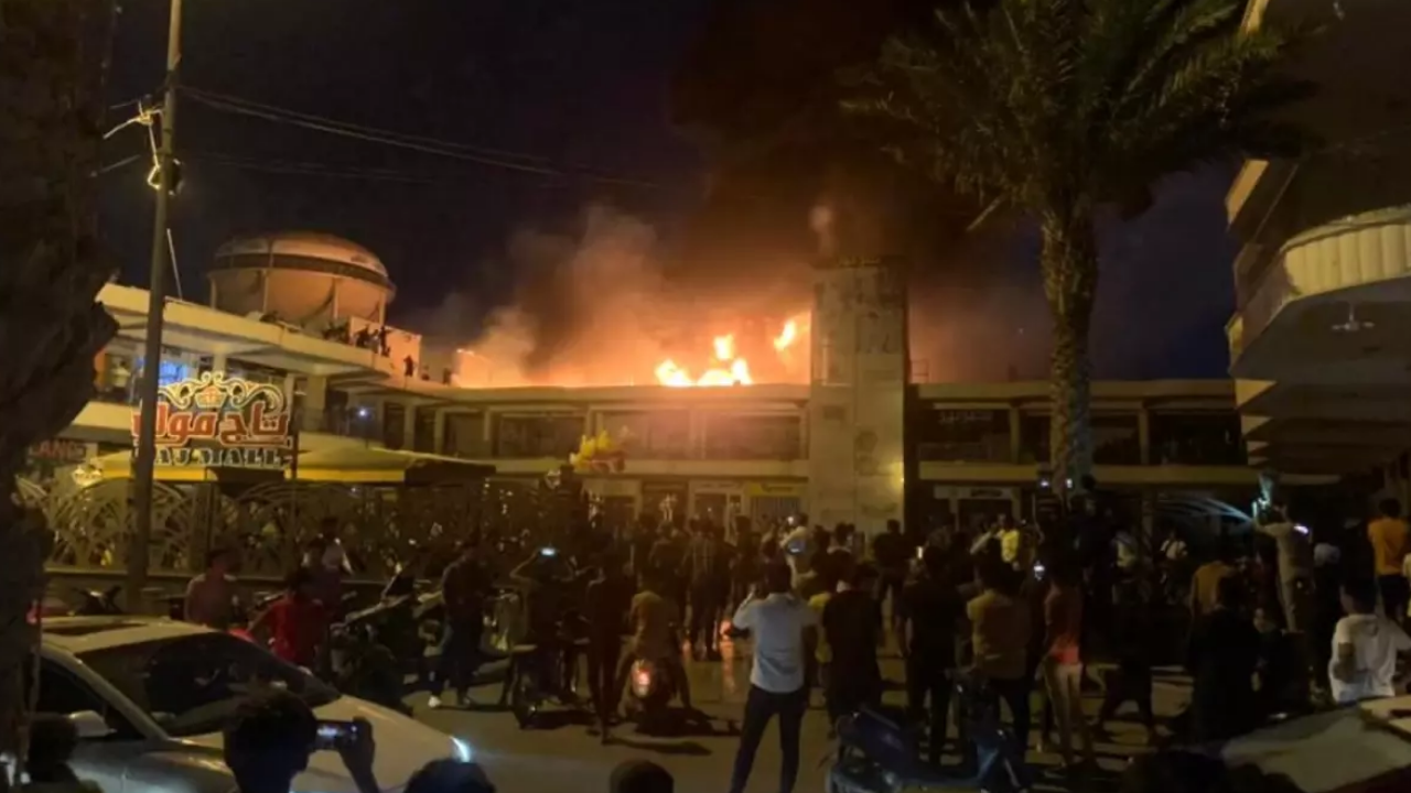 Irak’ta Avm Yangını Faciaya Dönüştü En Az 50 Kişi Hayatını Kaybetti (2)