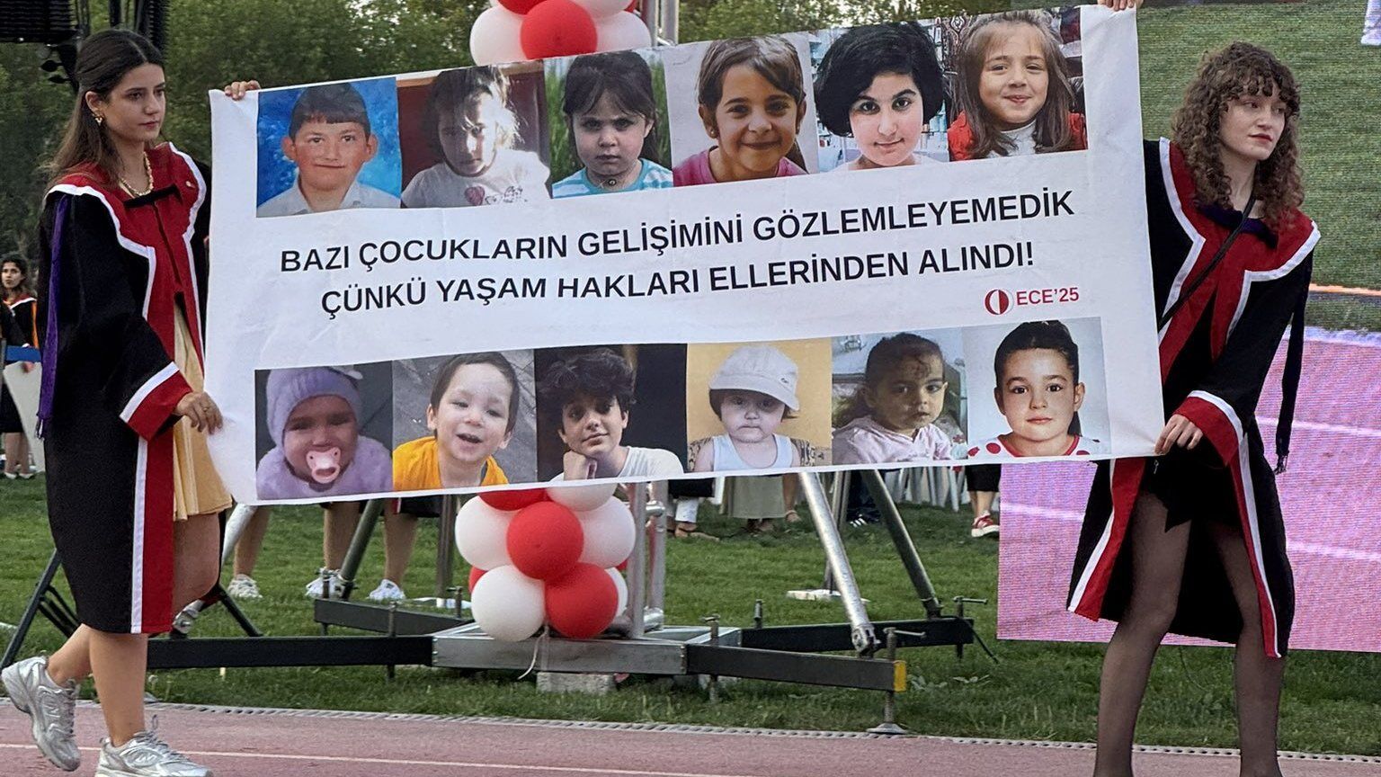 ODTÜ 2025 Mezuniyetinden En İyi Pankartlar 1