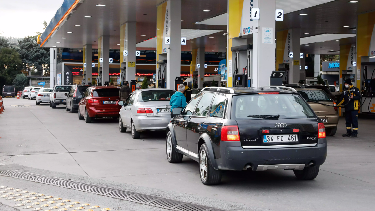 Benzinin Ardından Motorin Fiyatlarına Da Zam Geliyor Tarih Açıklandı (1)