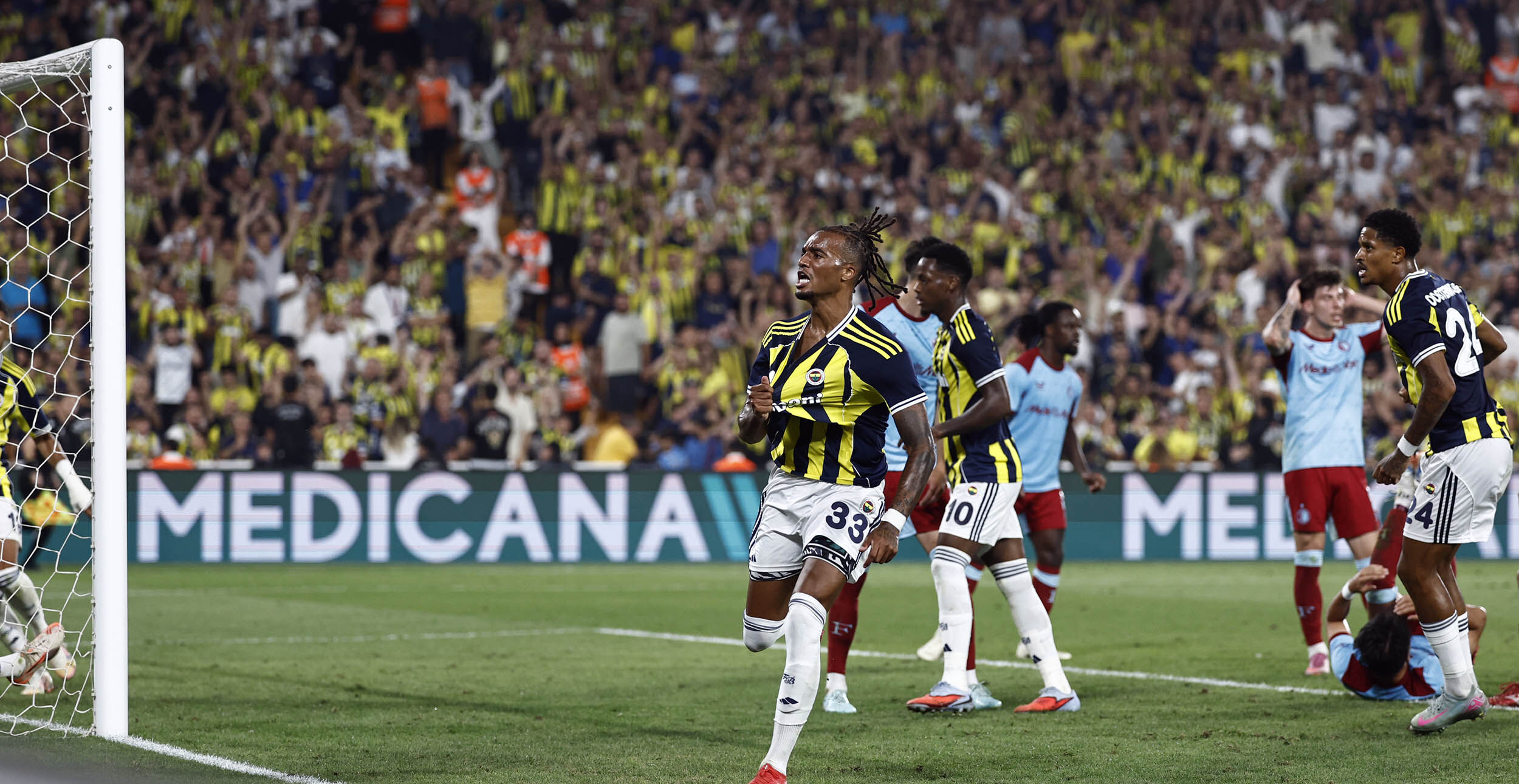 Fenerbahçe’den Tarihi Zafer Feyenoord’u Farklı Geçti, Play Off’a Yükseldi (4)