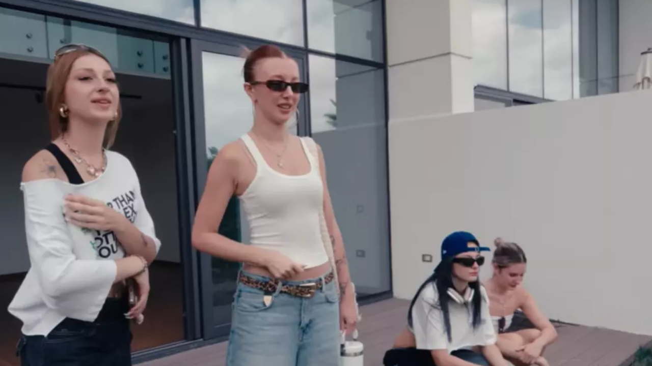 Manifest Grubu Yeni Evini Tanıttı ‘’Asansörlü, Stüdyolu, Saray Gibi’’