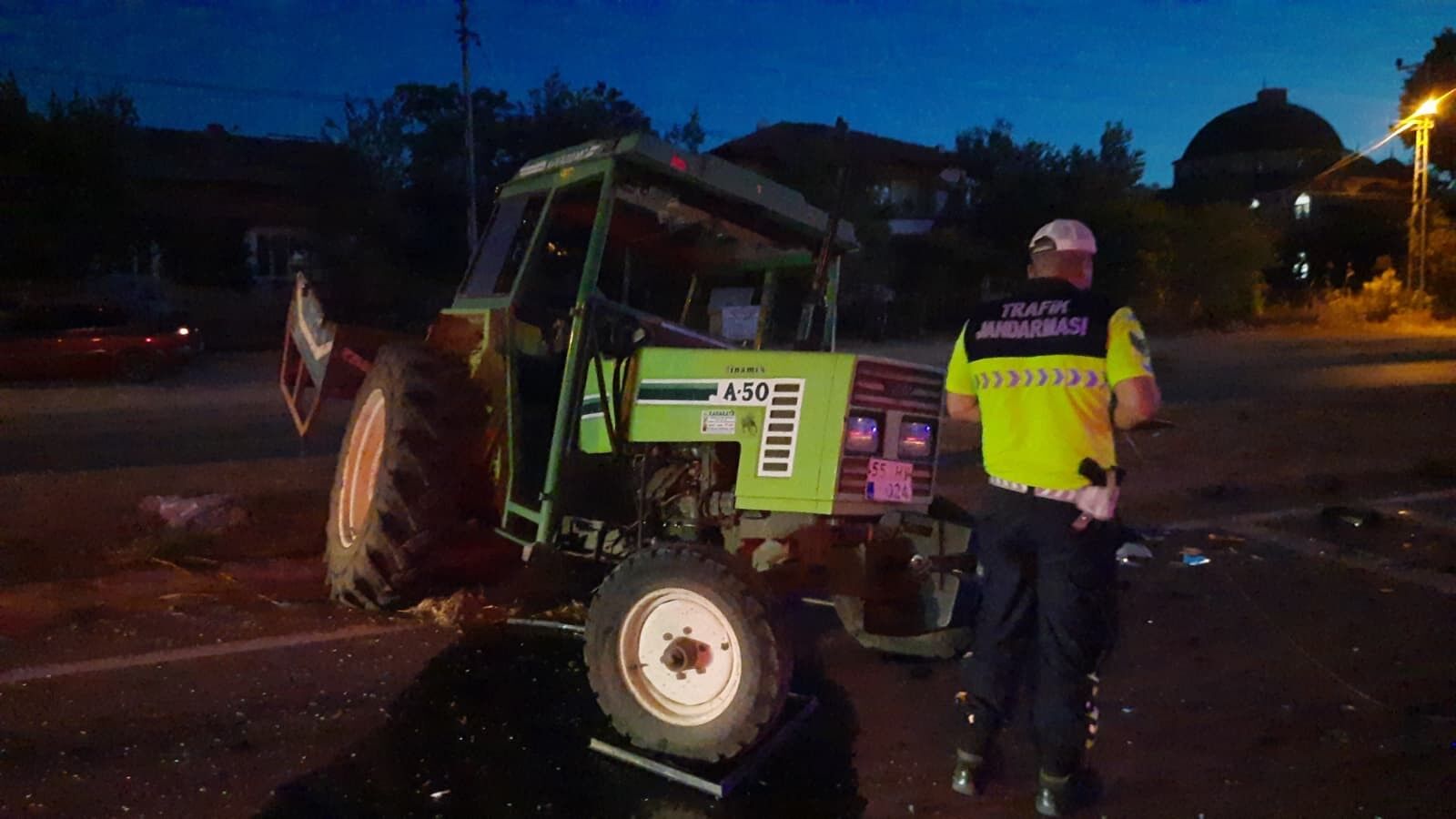 Samsun Vezirköprü’de Otomobil Ile Traktör Çarpıştı 3 Yaralı2