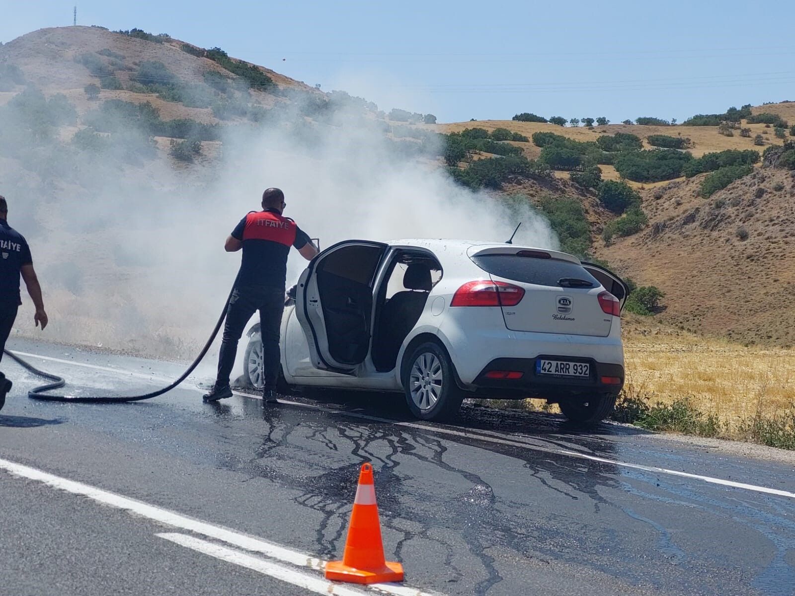 Yozgat’ta Seyir Hâlindeki Araç Alev Alev Yandı!2