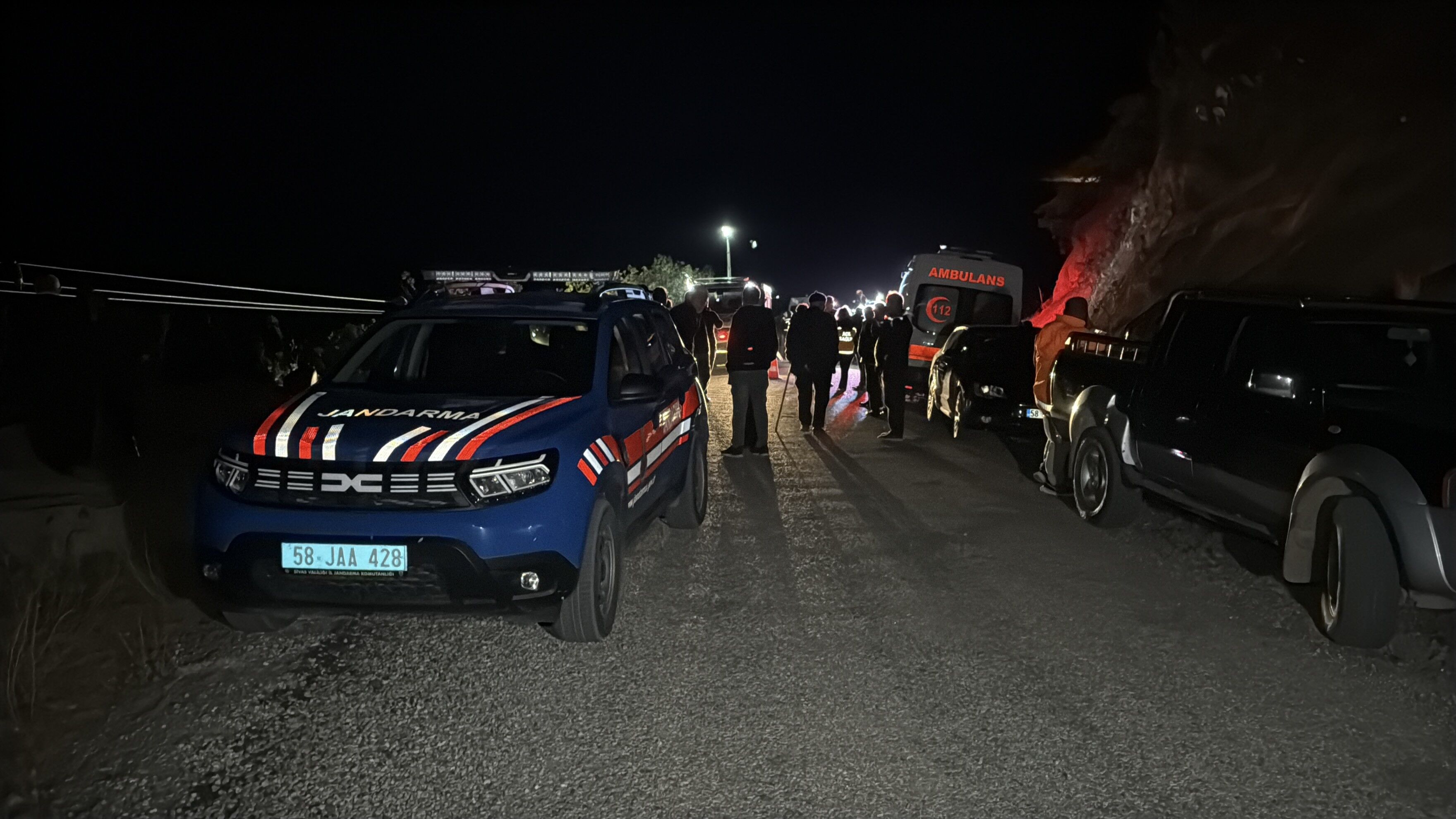 Sivas’ta otomobil uçuruma yuvarlandı: 4 ölü
