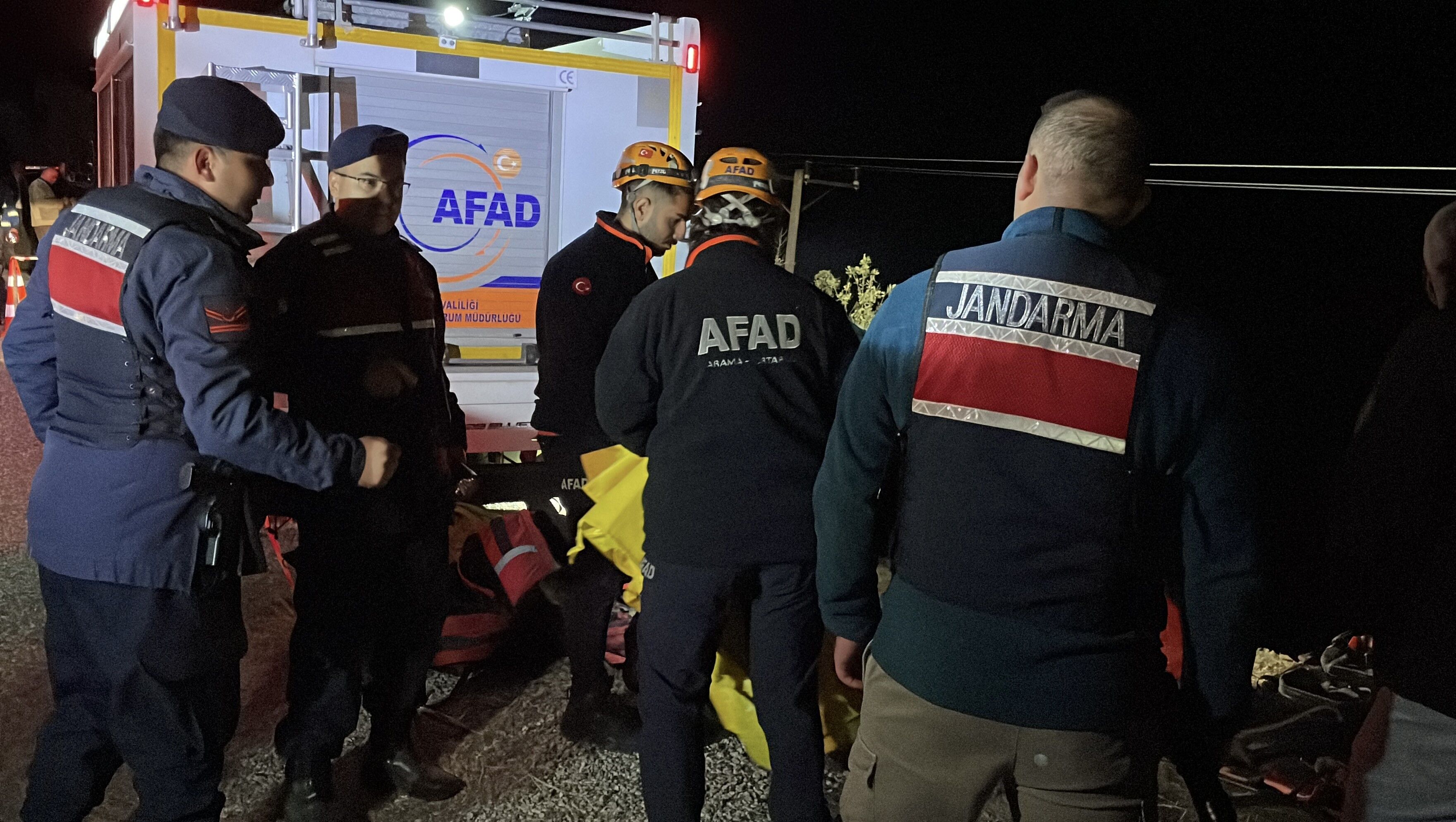 Sivas’ta otomobil uçuruma yuvarlandı: 4 ölü-2