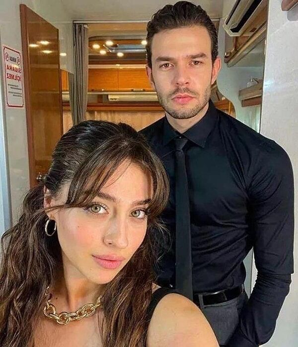 Cemre Baysel Ve Blok3 Aşk Dedikodularının Merkezinde! 3