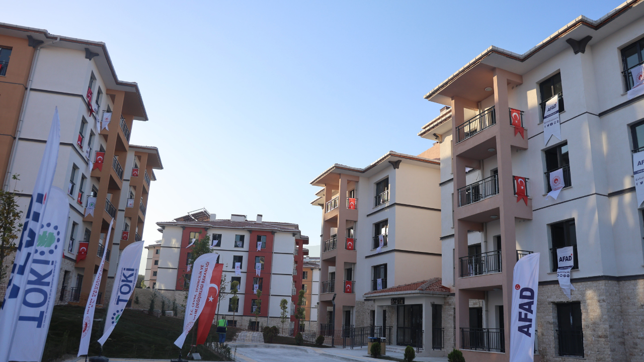 Erdoğan Malatya’da Deprem Konutlarını Teslim Ediyor Konutların Yarısı Yurttaşlara Ulaşmadı! (3)